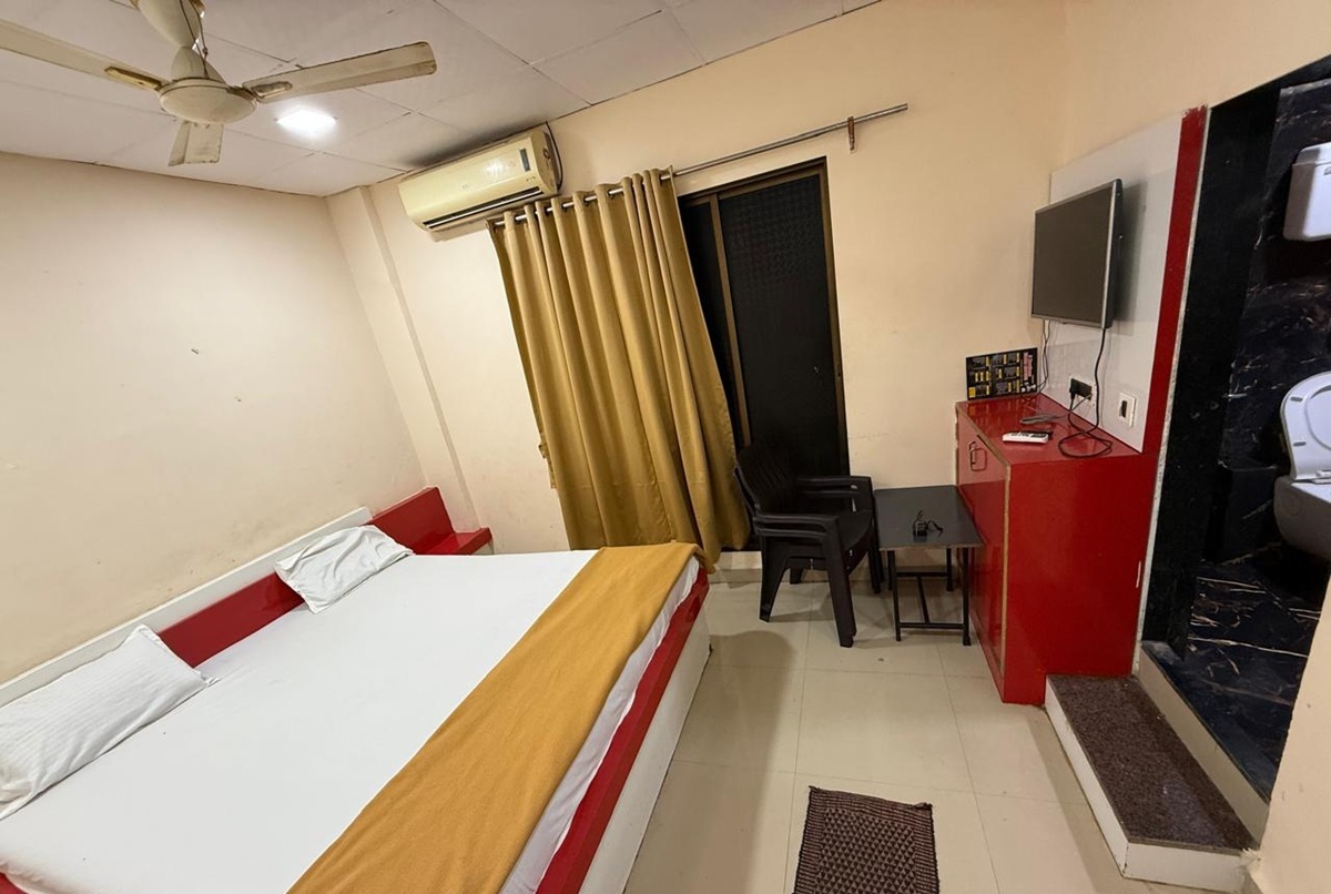 Mid-Century Modern Garden Paradise